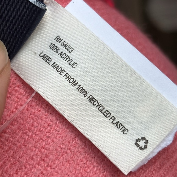 GAP O/S gorgeous soft acrylic scarf. NWT! - Picture 6 of 6